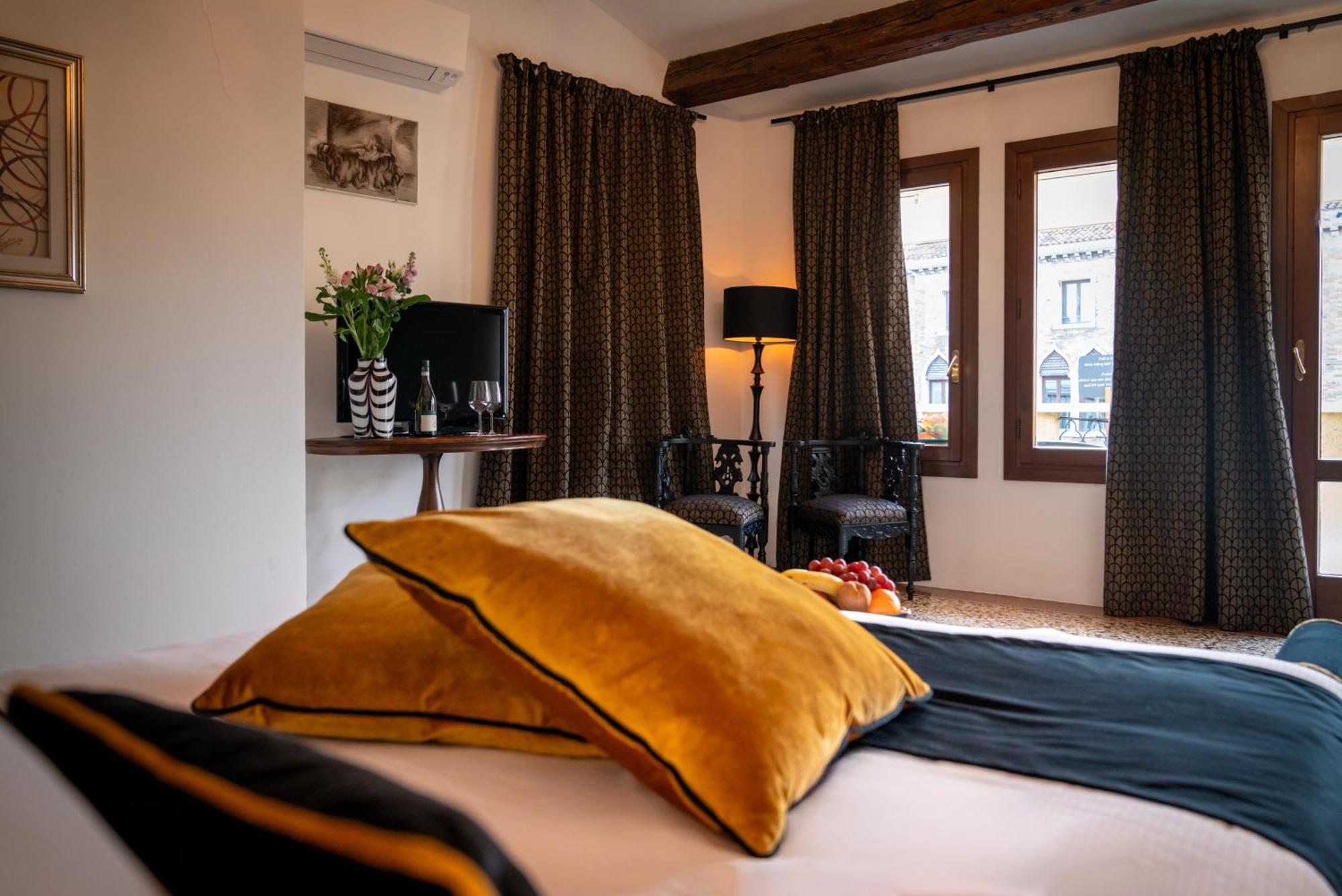 Hotel Palazzo San Luca Venedig Zimmer foto