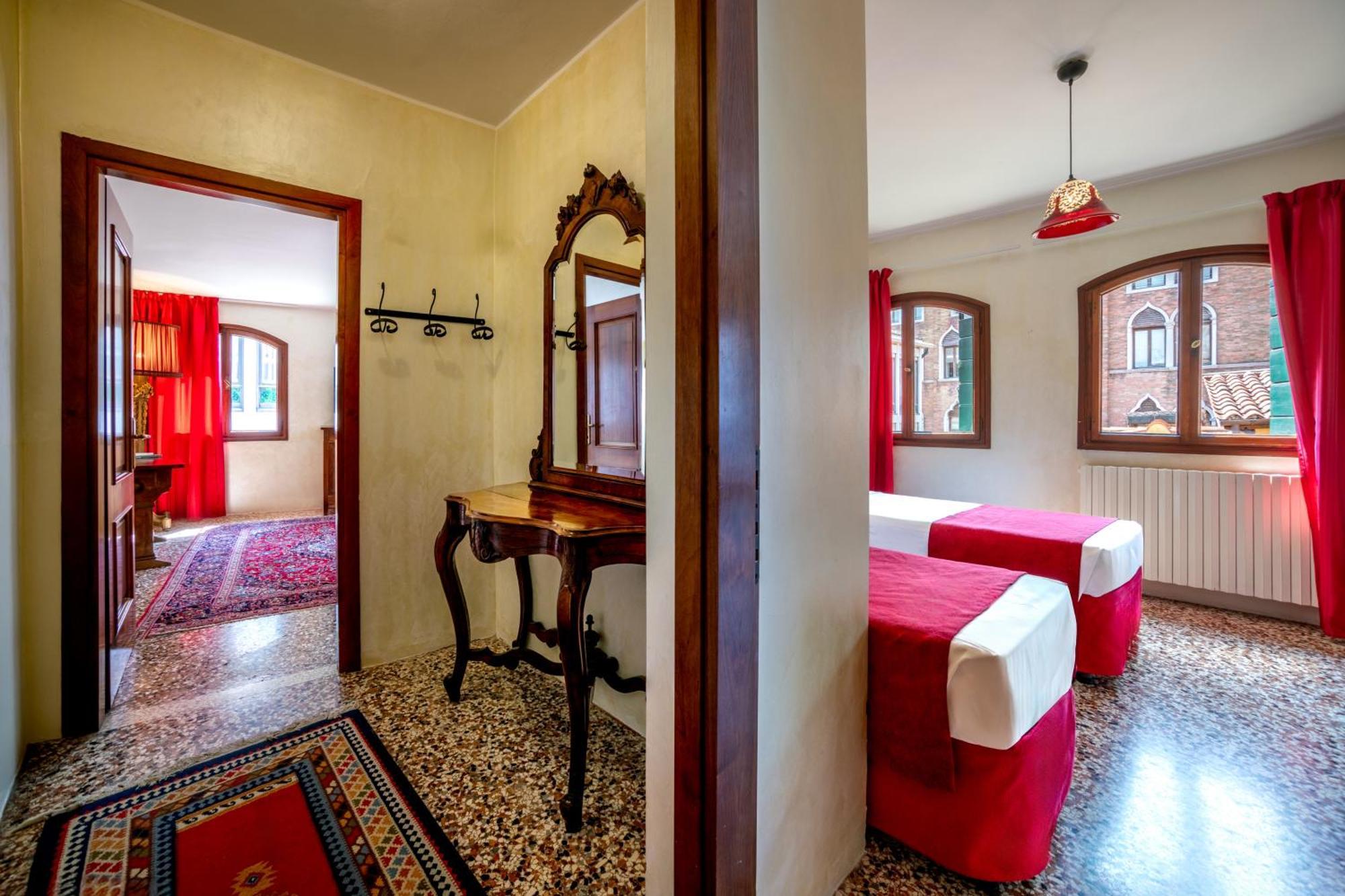 Hotel Palazzo San Luca Venedig Zimmer foto