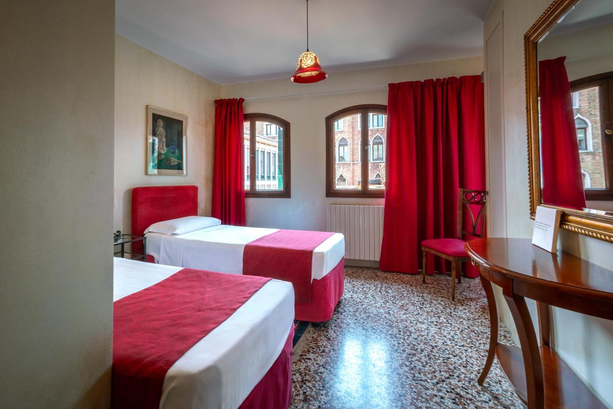 Hotel Palazzo San Luca Venedig Zimmer foto
