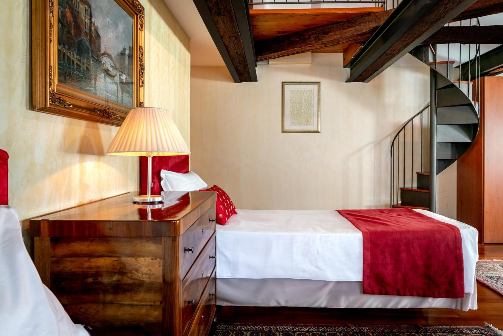 Hotel Palazzo San Luca Venedig Zimmer foto