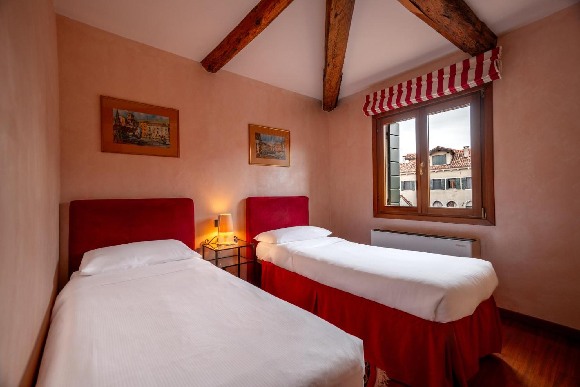 Hotel Palazzo San Luca Venedig Zimmer foto